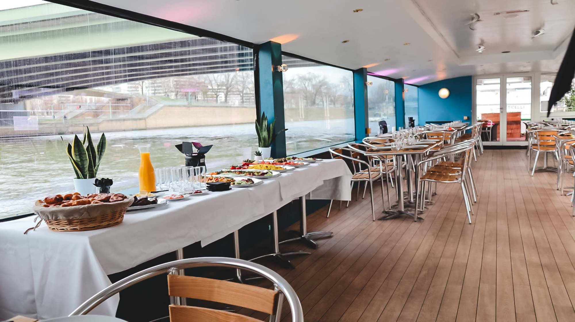 Dîner de croisière : pourquoi le prix est élevé ?
